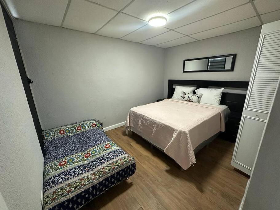 Residencia Preciosa De 2 Planta Villa ซานซัลวาดอร์ ภายนอก รูปภาพ